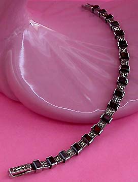 a beautiful vintage costume jewelry bracelet unsigned