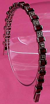 a beautiful vintage costume jewelry bracelet unsigned