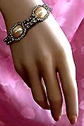 a beautiful vintage costume jewelry crystal rhinestone bracelet
