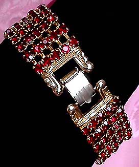 a beautiful vintage costume jewelry bracelet unsigned