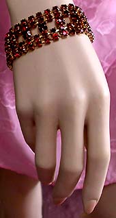 a beautiful vintage costume jewelry bracelet unsigned