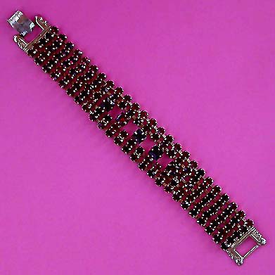 a beautiful vintage costume jewelry bracelet unsigned