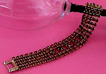 a beautiful vintage costume jewelry bracelet unsigned