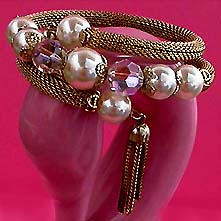 a beautiful vintage costume jewelry bracelet unsigned
