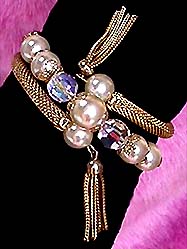 a beautiful vintage costume jewelry bracelet unsigned