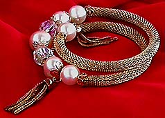 a beautiful vintage costume jewelry bracelet unsigned