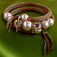 a beautiful vintage costume jewelry bracelet unsigned