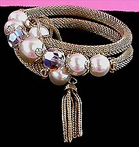a beautiful vintage costume jewelry bracelet unsigned