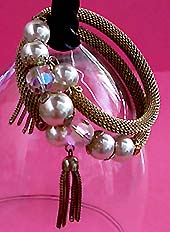 a beautiful vintage costume jewelry bracelet unsigned
