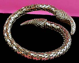 a beautiful vintage costume jewelry bracelet unsigned