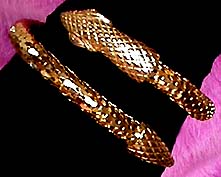 a beautiful vintage costume jewelry bracelet unsigned