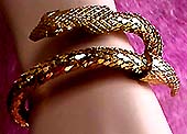 a beautiful vintage costume jewelry crystal rhinestone bracelet