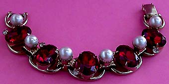 a beautiful vintage costume jewelry bracelet unsigned