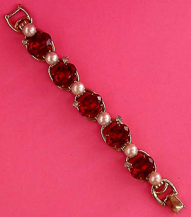 a beautiful vintage costume jewelry bracelet unsigned