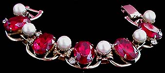 a beautiful vintage costume jewelry bracelet unsigned
