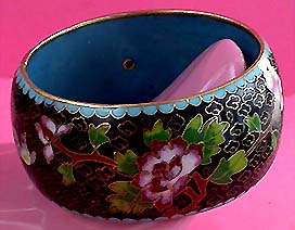 a beautiful vintage costume jewelry bracelet unsigned