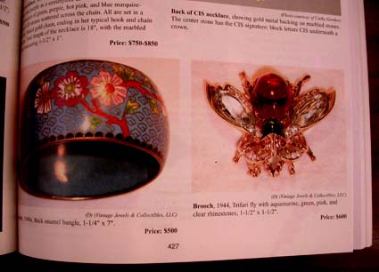 a beautiful vintage costume jewelry bracelet unsigned