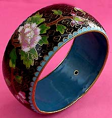 a beautiful vintage costume jewelry bracelet unsigned