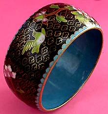 a beautiful vintage costume jewelry bracelet unsigned