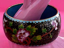 a beautiful vintage costume jewelry bracelet unsigned