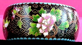 a beautiful vintage costume jewelry bracelet unsigned