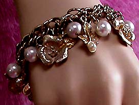 a beautiful vintage costume jewelry bracelet unsigned