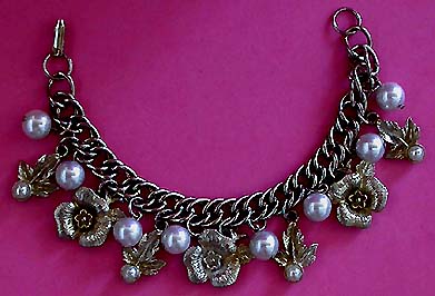 a beautiful vintage costume jewelry bracelet unsigned