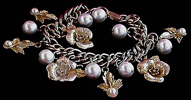 a beautiful vintage costume jewelry bracelet unsigned