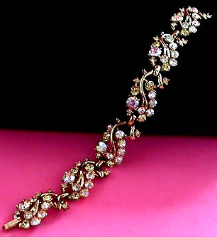 a beautiful vintage costume jewelry bracelet unsigned
