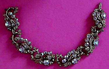 a beautiful vintage costume jewelry bracelet unsigned