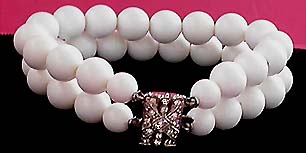 a beautiful vintage costume jewelry bracelet unsigned