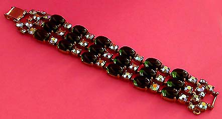 a beautiful vintage costume jewelry bracelet unsigned