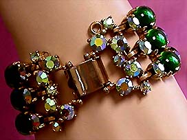 a beautiful vintage costume jewelry bracelet unsigned