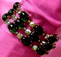 a beautiful vintage costume jewelry bracelet unsigned