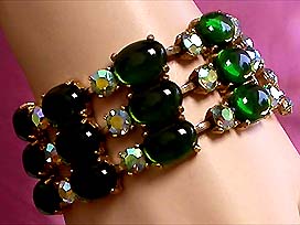 a beautiful vintage costume jewelry bracelet unsigned