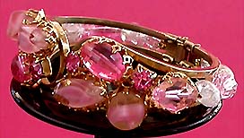 a beautiful vintage costume jewelry bracelet unsigned