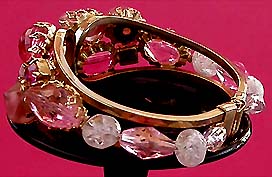 a beautiful vintage costume jewelry bracelet unsigned