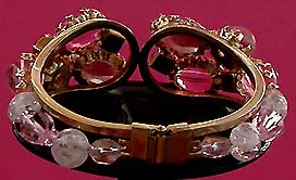 a beautiful vintage costume jewelry bracelet unsigned
