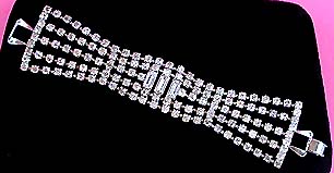 a beautiful vintage costume jewelry bracelet unsigned