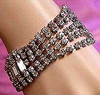 a beautiful vintage costume jewelry bracelet unsigned