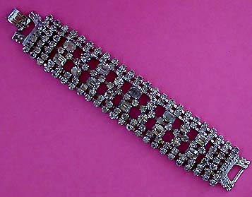 a beautiful vintage costume jewelry bracelet unsigned