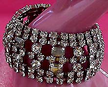 a beautiful vintage costume jewelry bracelet unsigned