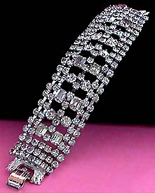 a beautiful vintage costume jewelry bracelet unsigned
