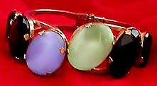 a beautiful vintage costume jewelry bracelet unsigned