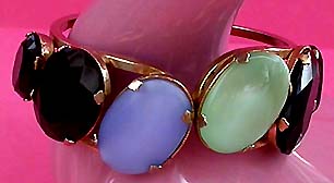 a beautiful vintage costume jewelry bracelet unsigned