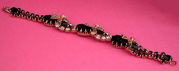 a beautiful vintage costume jewelry bracelet unsigned