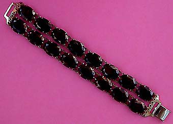 a beautiful vintage costume jewelry bracelet unsigned