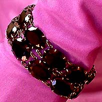 a beautiful vintage costume jewelry bracelet unsigned