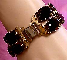 a beautiful vintage costume jewelry bracelet unsigned