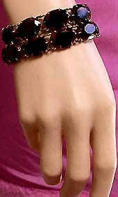 a beautiful vintage costume jewelry bracelet unsigned